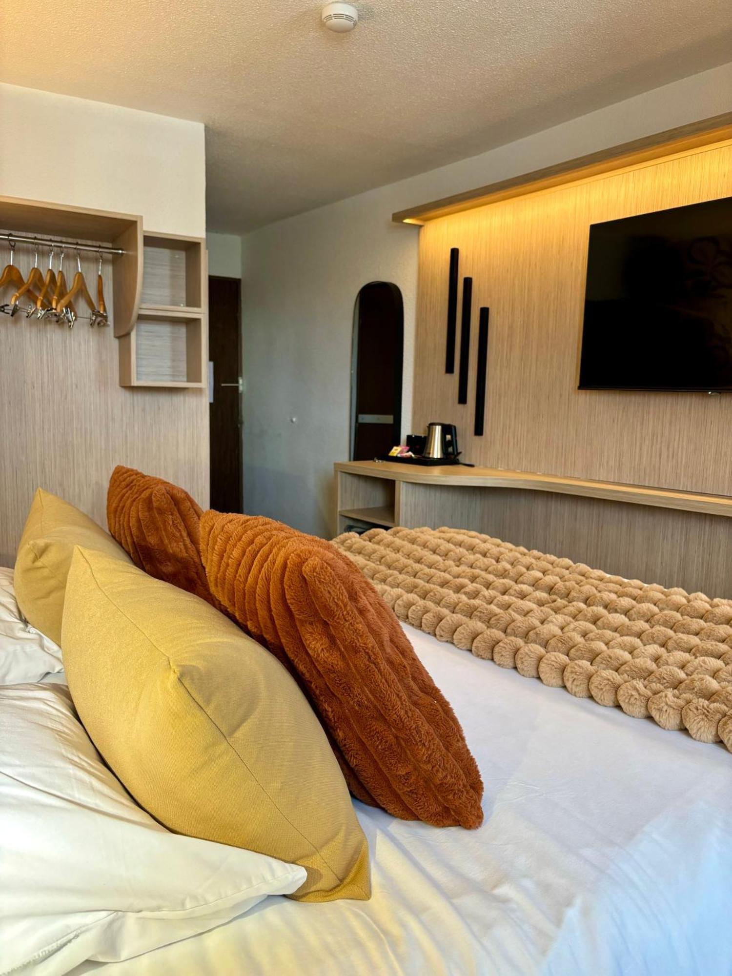 Ambassadeur Hotel - Cherbourg Port De Plaisance Bagian luar foto